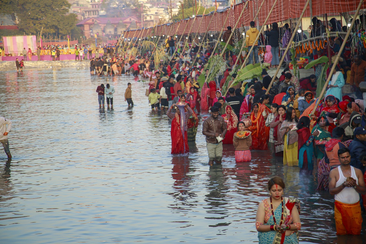 उदाउँदो सूर्यलाई अर्घ्य, छठ पर्व सम्पन्न 